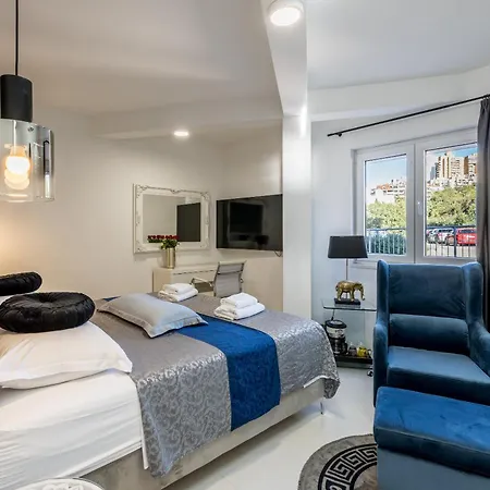 Luxury Split
