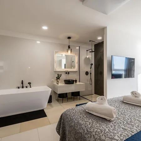 Luxury Split