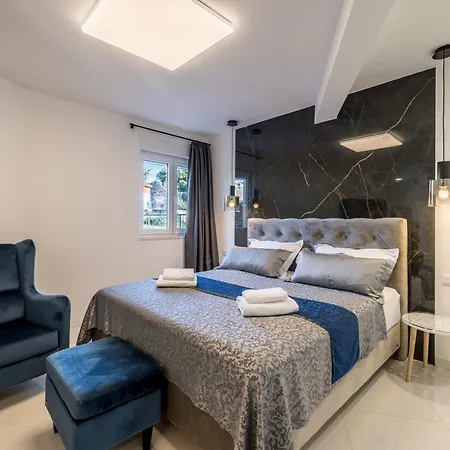 Luxury Split